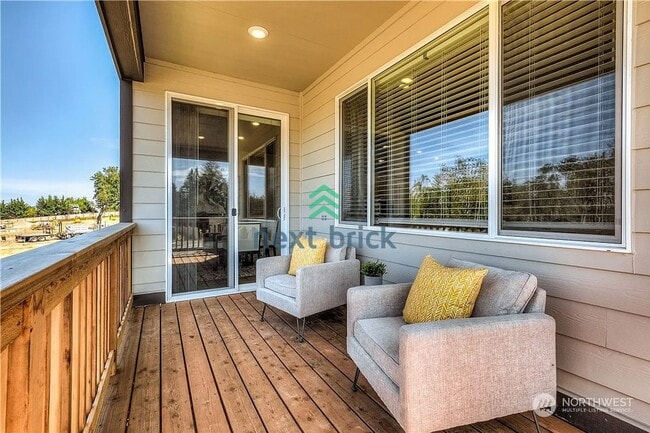 Building Photo - A fabulous 5 bedroom and 3.5 bathroom house