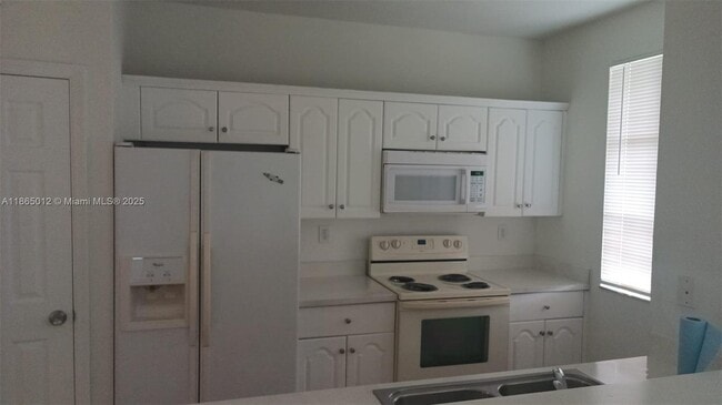 Building Photo - 6042 SW 19th Ct