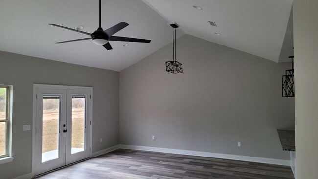 Building Photo - FULLY FURNISHED DUPLEX! 3BED 2BATH! ~ AVAL...