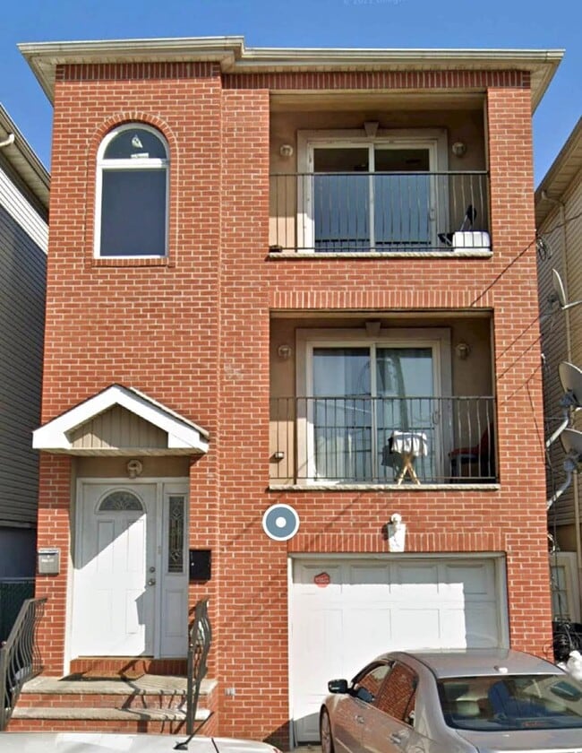 Primary Photo - 20 Bennett St