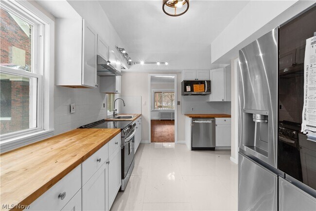 Building Photo - 867 East Blvd