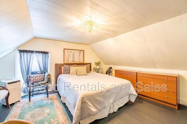 Building Photo - 714 E Jefferson St