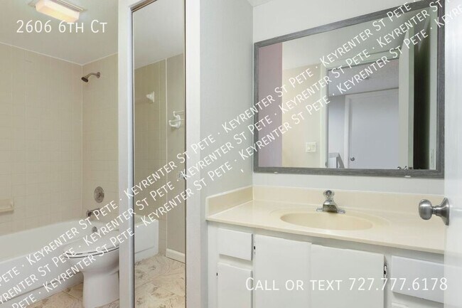 Building Photo - 2606 6th Ct