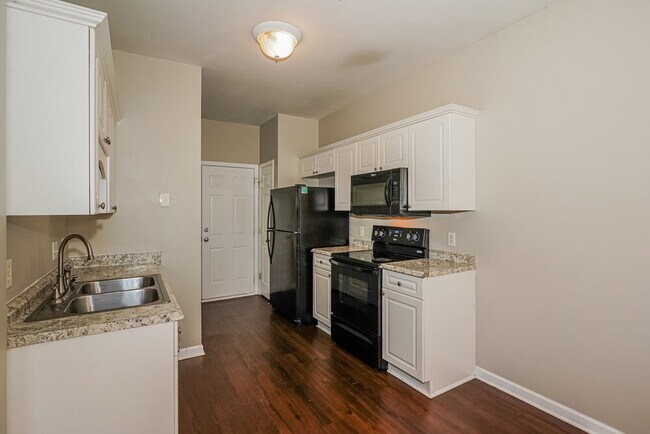 Building Photo - 1022 Seven Oaks Blvd