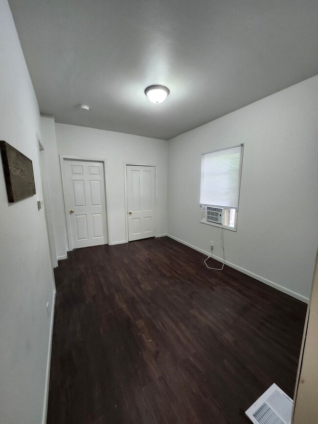 Building Photo - 2509 W Cherry St