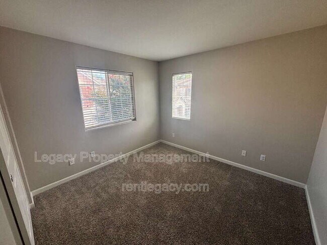 Building Photo - 893 Equinox Loop