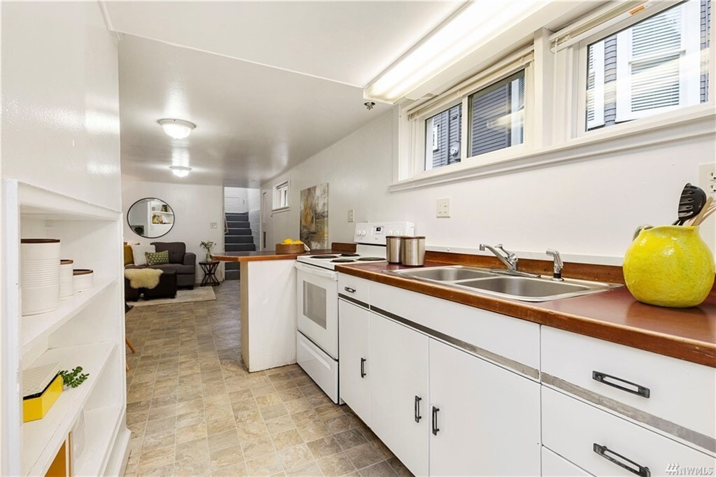 Building Photo - 5511 Brooklyn Ave NE