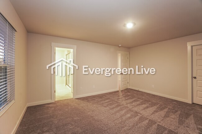 Building Photo - 862 Bur Oak Ct