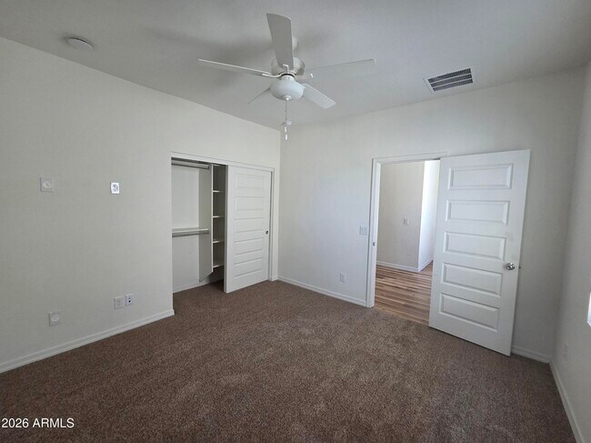 Building Photo - 221 E Balsam Dr