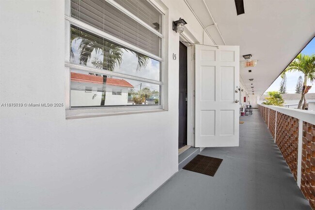 Building Photo - 22 SE 3rd Terrace
