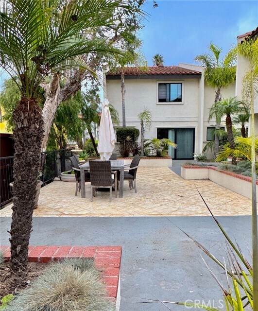 Building Photo - 1301 S Catalina Ave