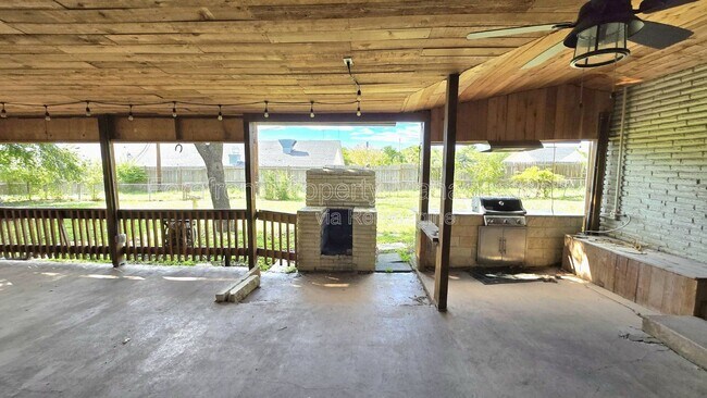 Building Photo - 7609 Linkside St