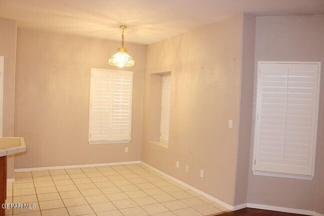 Building Photo - 221 Cloud Song E