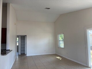 Building Photo - 28 Spring Loop Cir