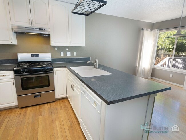 Building Photo - 20630 Willamette Dr