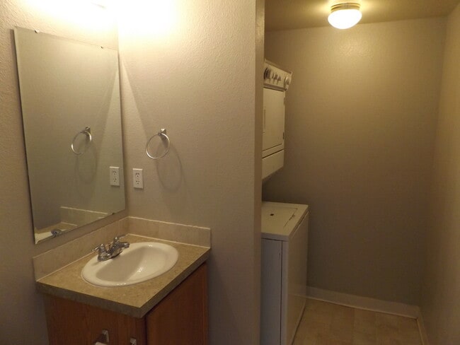 Building Photo - Beautiful Open Floor Plan Featuring Two Be...