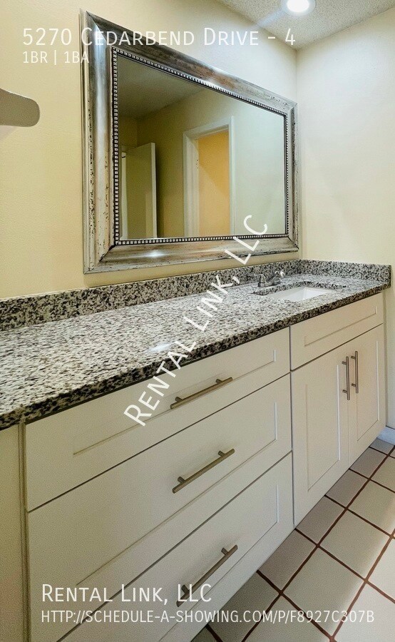 Building Photo - 5270 Cedarbend Dr