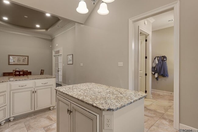 Building Photo - 100 Flora Springs Dr