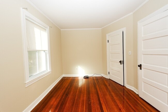 Building Photo - 354 Pond St