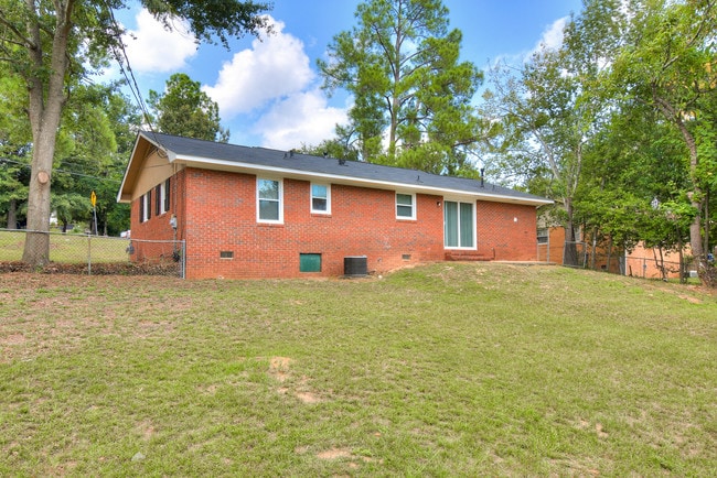 Building Photo - 2216 Walden Dr