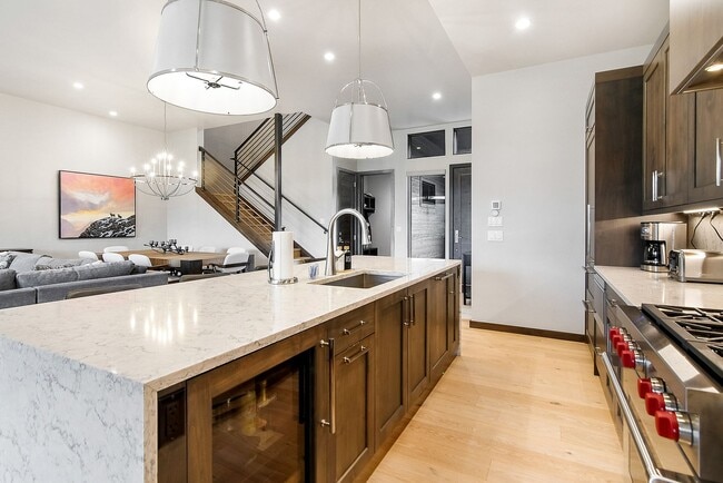 Building Photo - Luxury ski season rental is an entertainer...