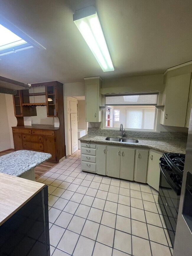Building Photo - Casa Alegre 2 bedroom, 1 bath on Osage. Ha...