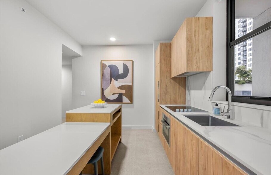 Building Photo - 601 N Miami Ave
