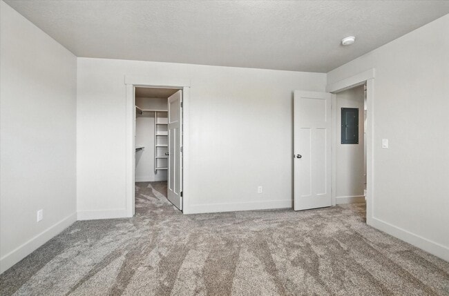 Building Photo - Eastside View Townhomes