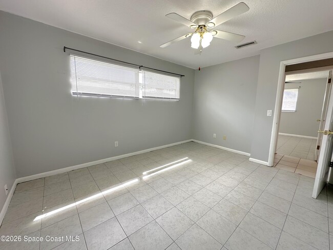 Building Photo - 1082 Madrid Rd