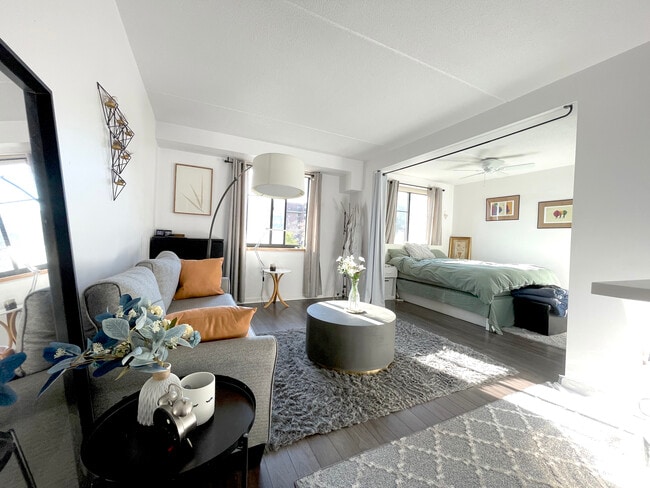 Extra Space in Bedroom - 100 Ledgewood Dr