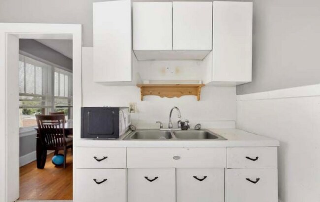 Building Photo - 3421 Glenway Ave