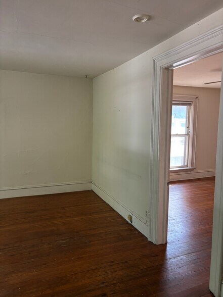 Building Photo - 129 E Gorham St