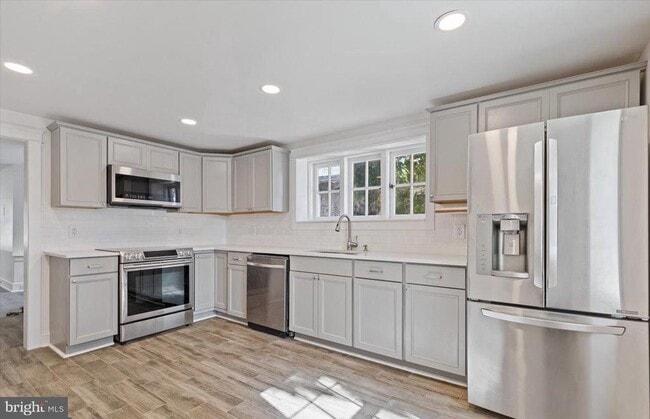 Building Photo - 514 E Lancaster Ave