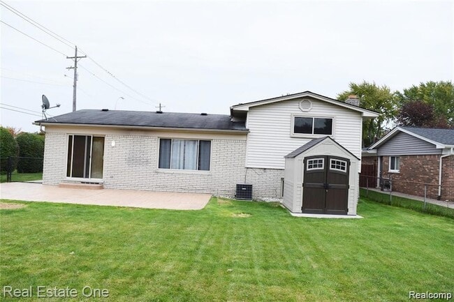 Building Photo - 43608 Lombardy Dr
