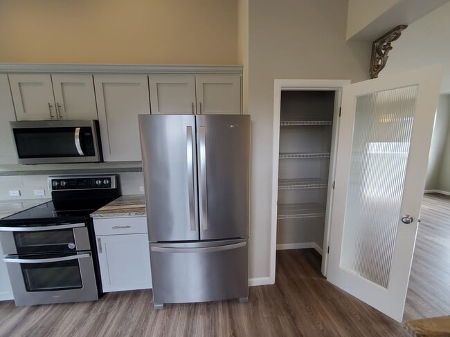 Building Photo - Beautiful Newer 4 Bedroom In Tahoma Terra Neighborhood!