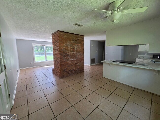 Building Photo - 504 Martha Dr