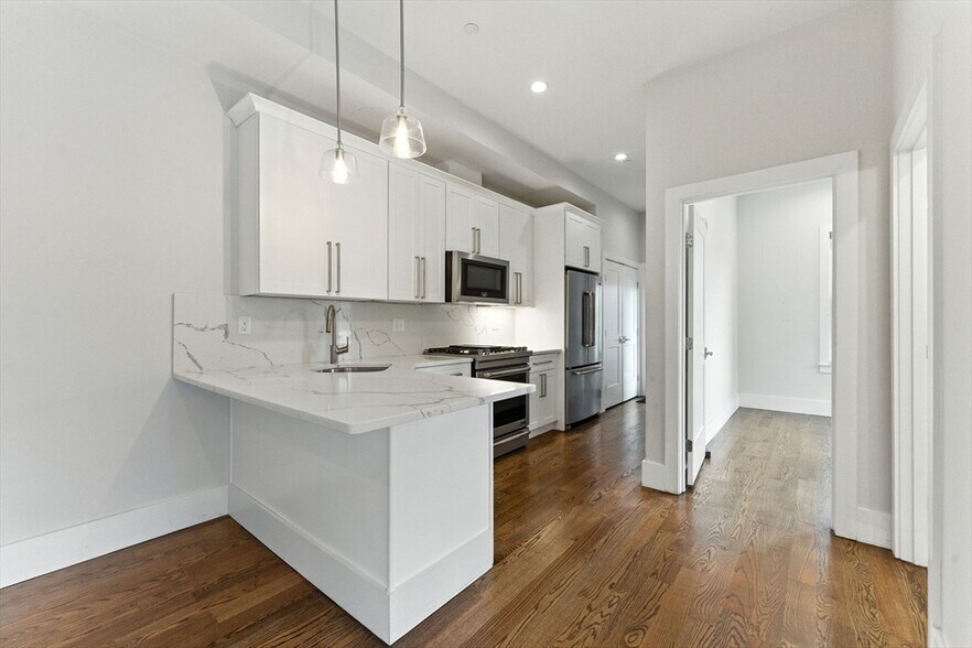 Building Photo - 65 Gove St