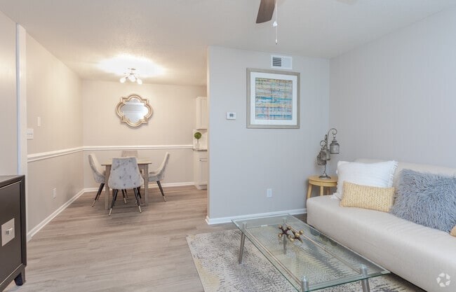 Interior Photo - Oakridge