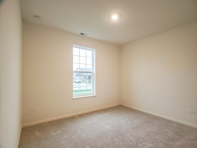 Building Photo - 14347 Clover Ave