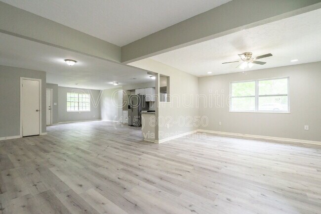 Building Photo - 9196 White Oak Dr