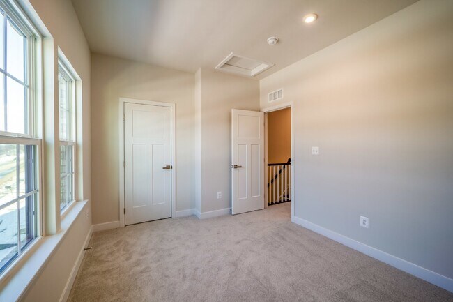 Building Photo - 14062 Sunrise Valley Dr