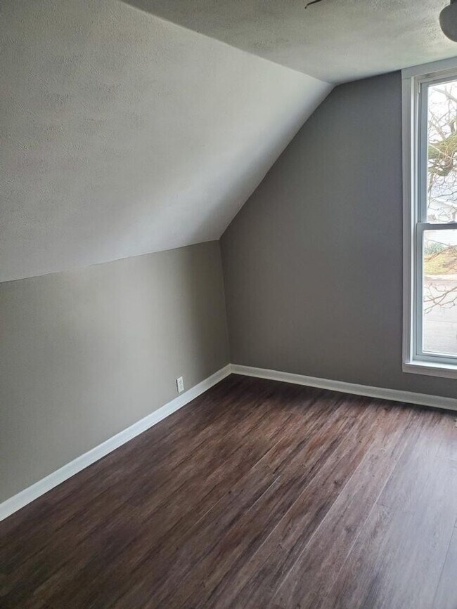 Building Photo - Close to the Park Cute 3-bedroom Home