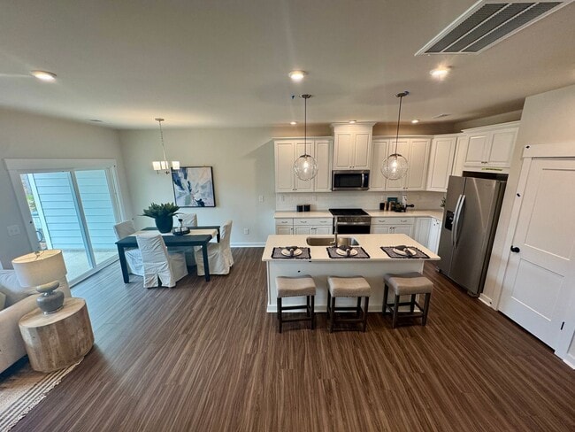 Building Photo - NEW CONSTRUCTION;3BR/2BA Townhome in Griffith Lakes