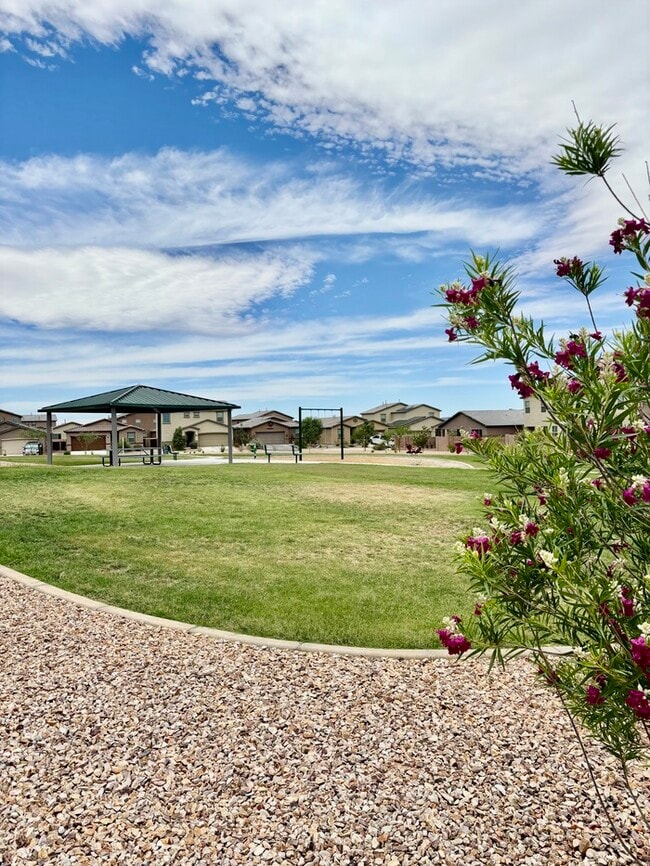 Building Photo - New Star Valley Home (3 Bed/2 Bath)