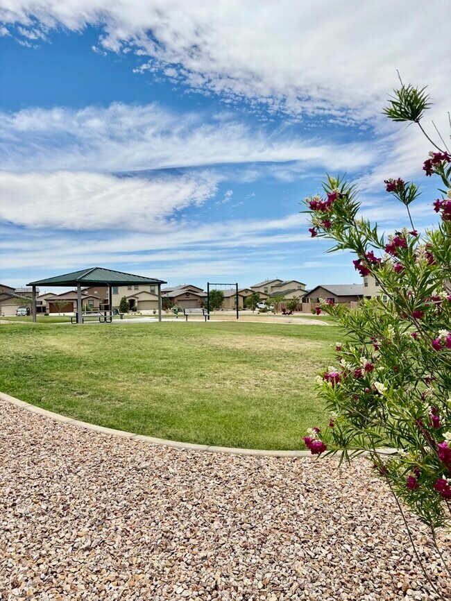 Building Photo - New Star Valley Home