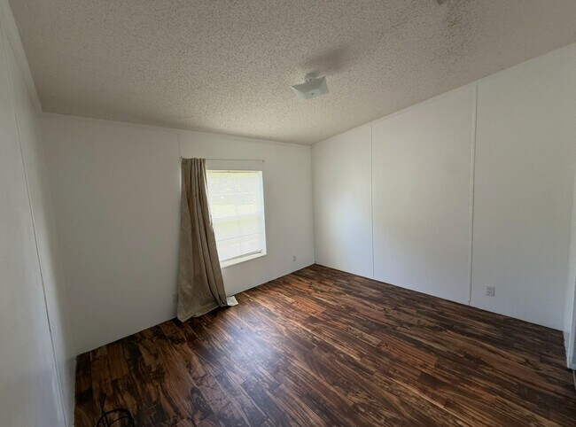 Building Photo - 3 Bedroom / 2 Bath House On An Acre