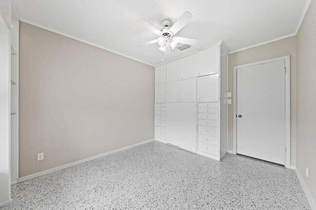 Building Photo - 470 Watts Way