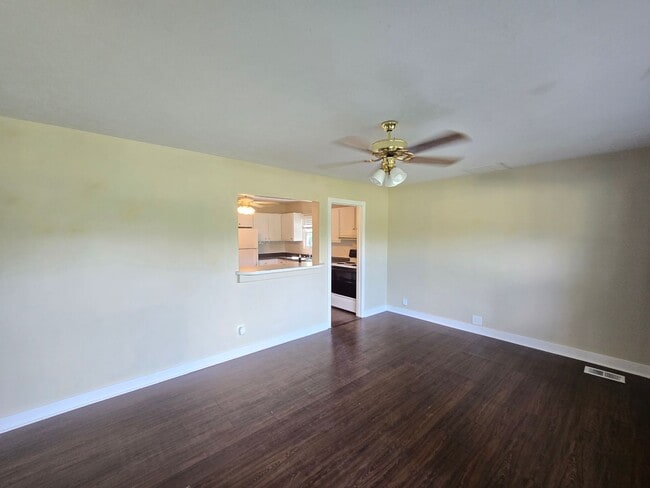 Building Photo - YOU CAN STOP YOUR SEARCH! Jeffersontown / Jtown Rental with 3 Bedrooms, 1 Full Baths, Ranch, 1 Ca...