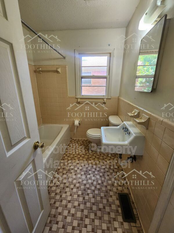 Building Photo - 418 W Fredericks St