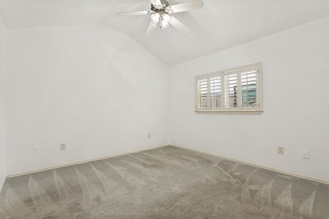 Building Photo - 2-BEDROOM, 2.5-BATHROOM DUPLEX/CONDOMINIUM IN TERRELL HEIGHTS